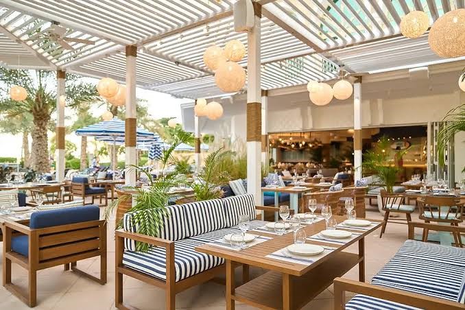 Dubai's Premier Seafood Spot - Aprons and Hammers